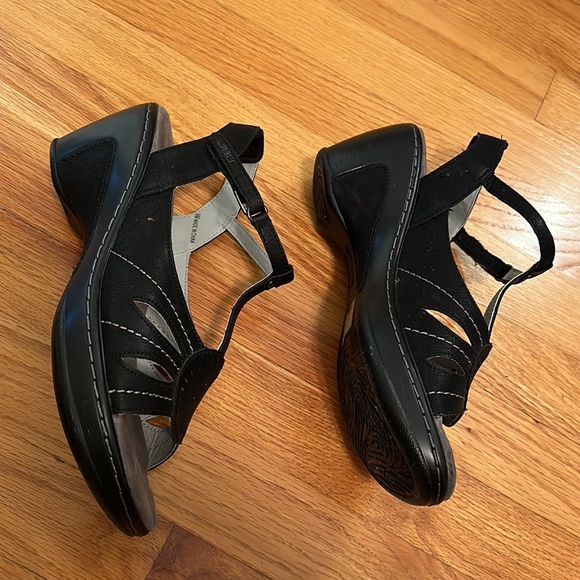 JBU sandals - Picture 2 of 6